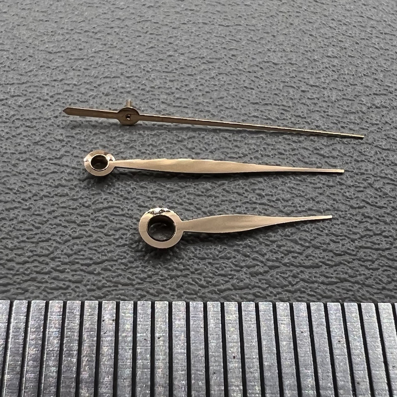 Polished rose gold leaf-shaped watch hands for LB06 movement, 2 sets per pack.