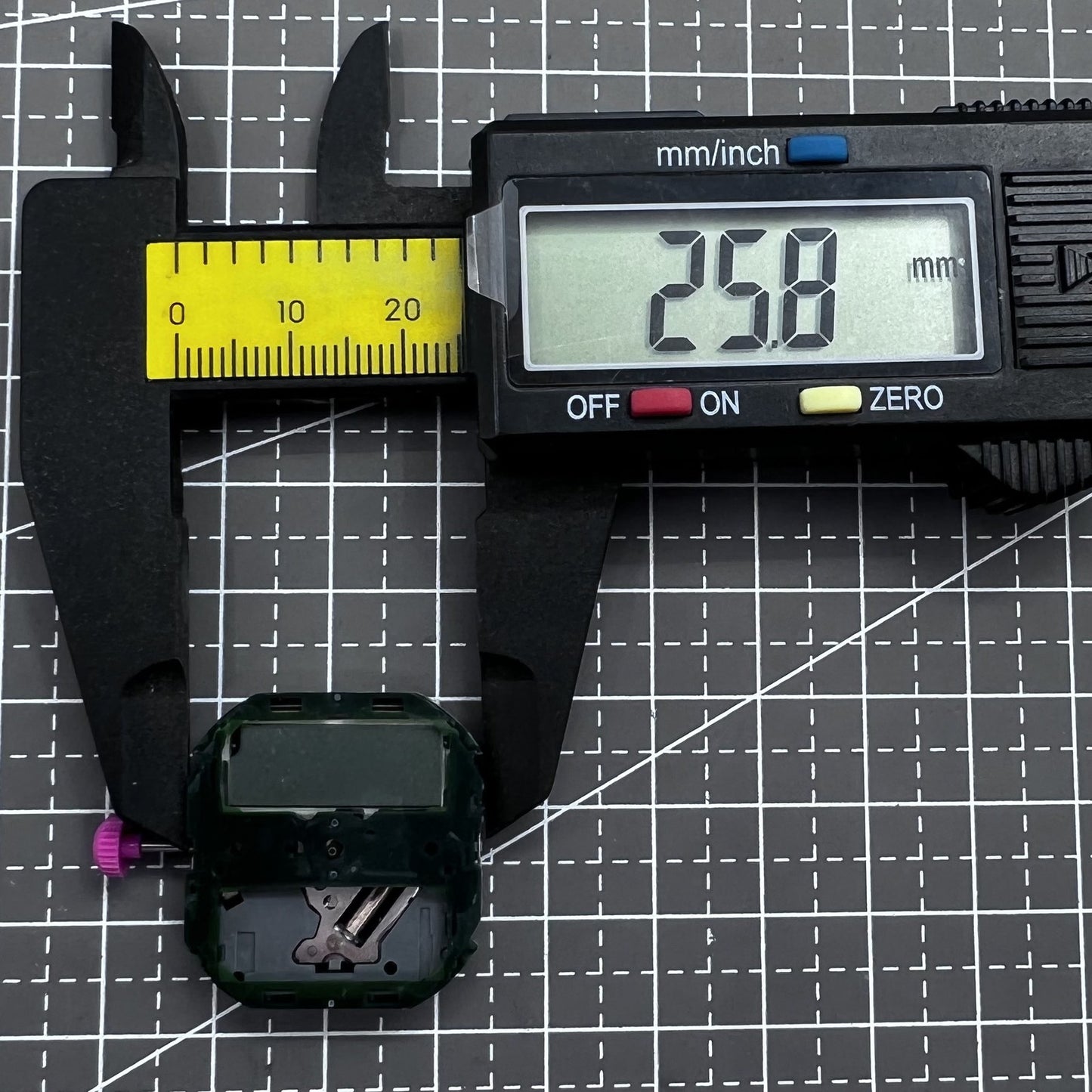 Miyota T250 quartz watch movement with three hands, Japanese precision for watch accessories.