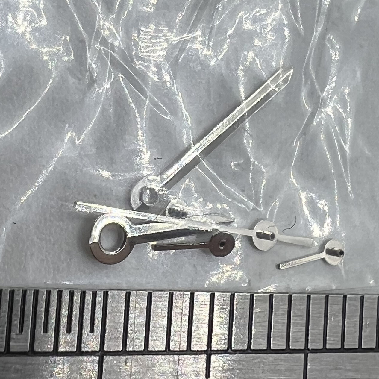 9.5mm silver arrow-shaped watch hand with trim for Epson VX3J VX9J VX7J VX3N VX9N VX42 models, precise fit.