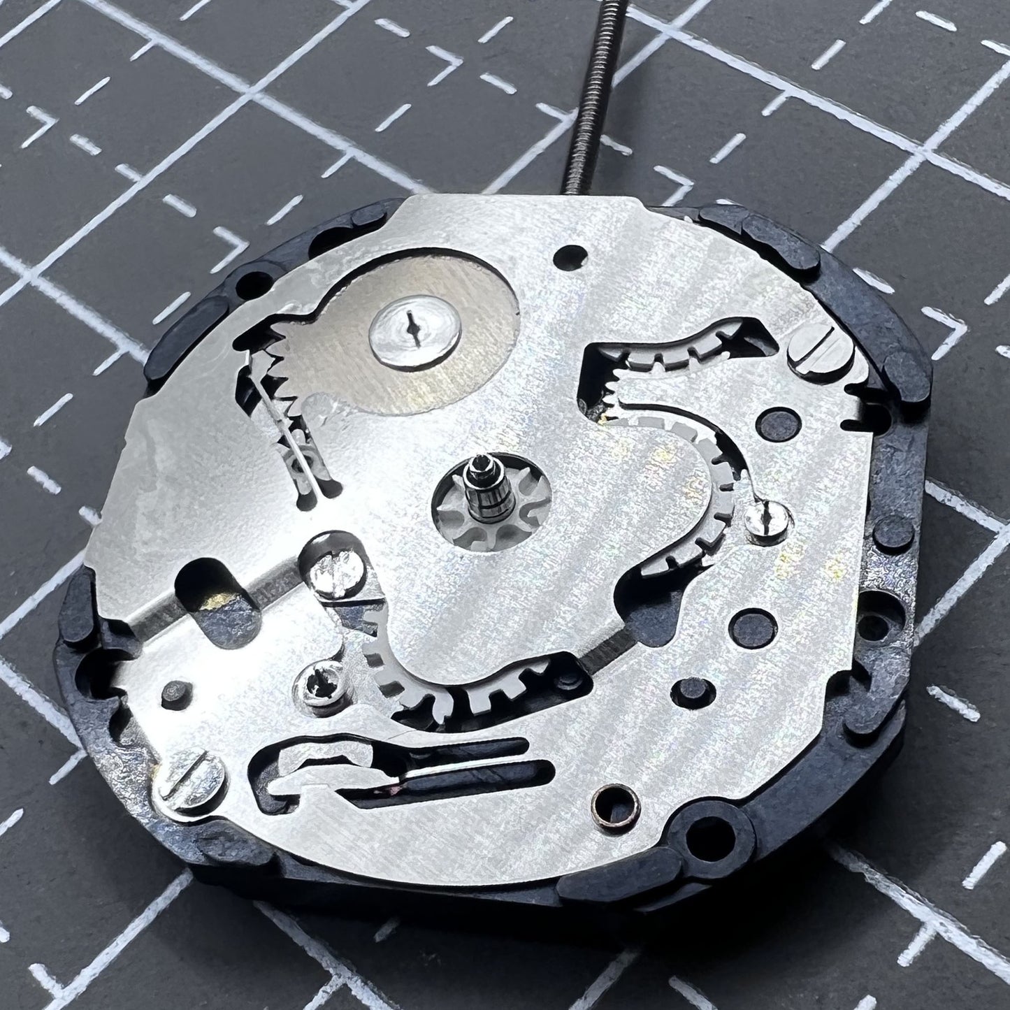 VX3LA Hattori multifunctional quartz watch movement with three dials for precise timekeeping