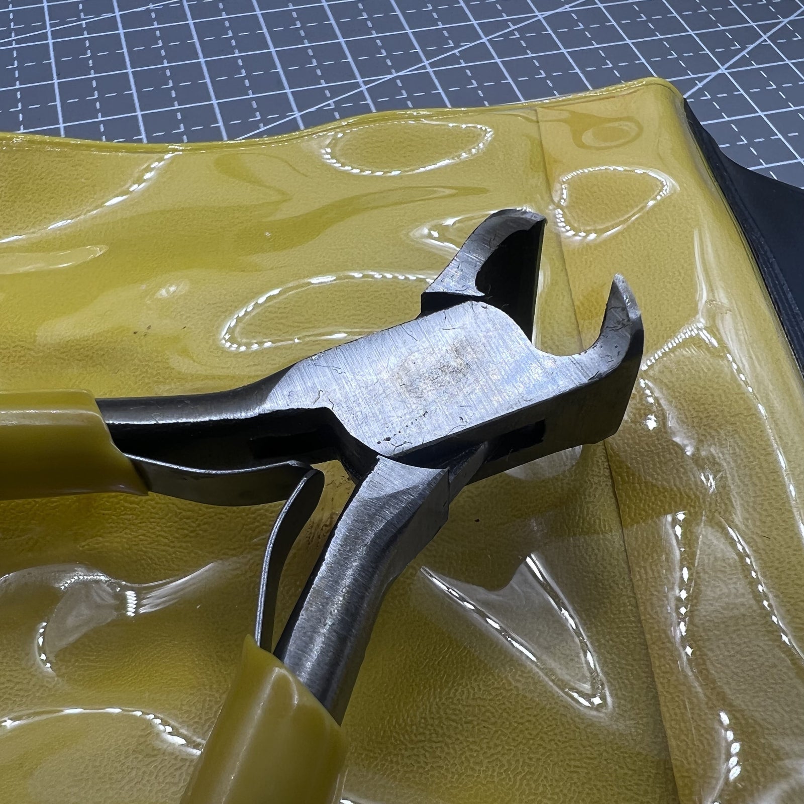 Swiss Bergeon 2627-13 top cutters for precise watch accessory cutting with straight jaw design.