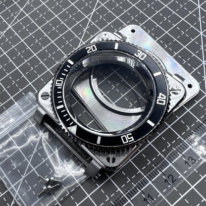 Edelstahl 42mm quadratisches Uhrengeh�use mit Saphirglas, passend f�r Seiko H35, robust und elegant.