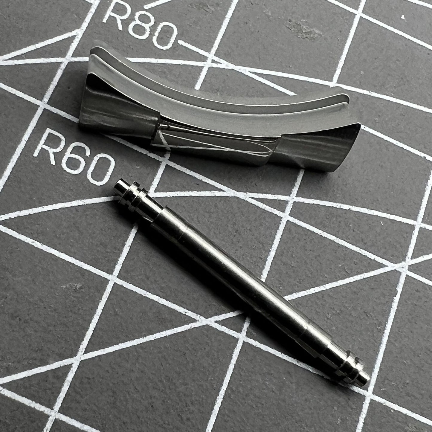 Curved end link for Daytona watch band, 20/21mm bracelet width, improves fit and adds sleek style.