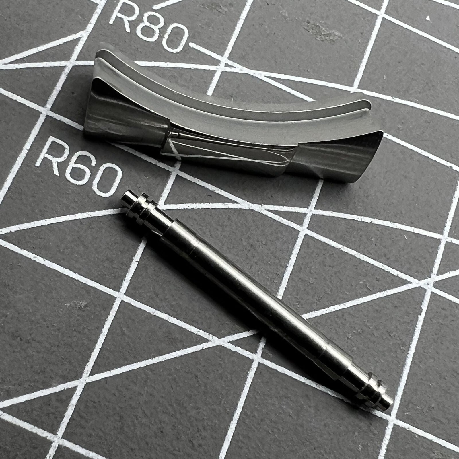 Curved end link for Daytona watch band, 20/21mm bracelet width, improves fit and adds sleek style.