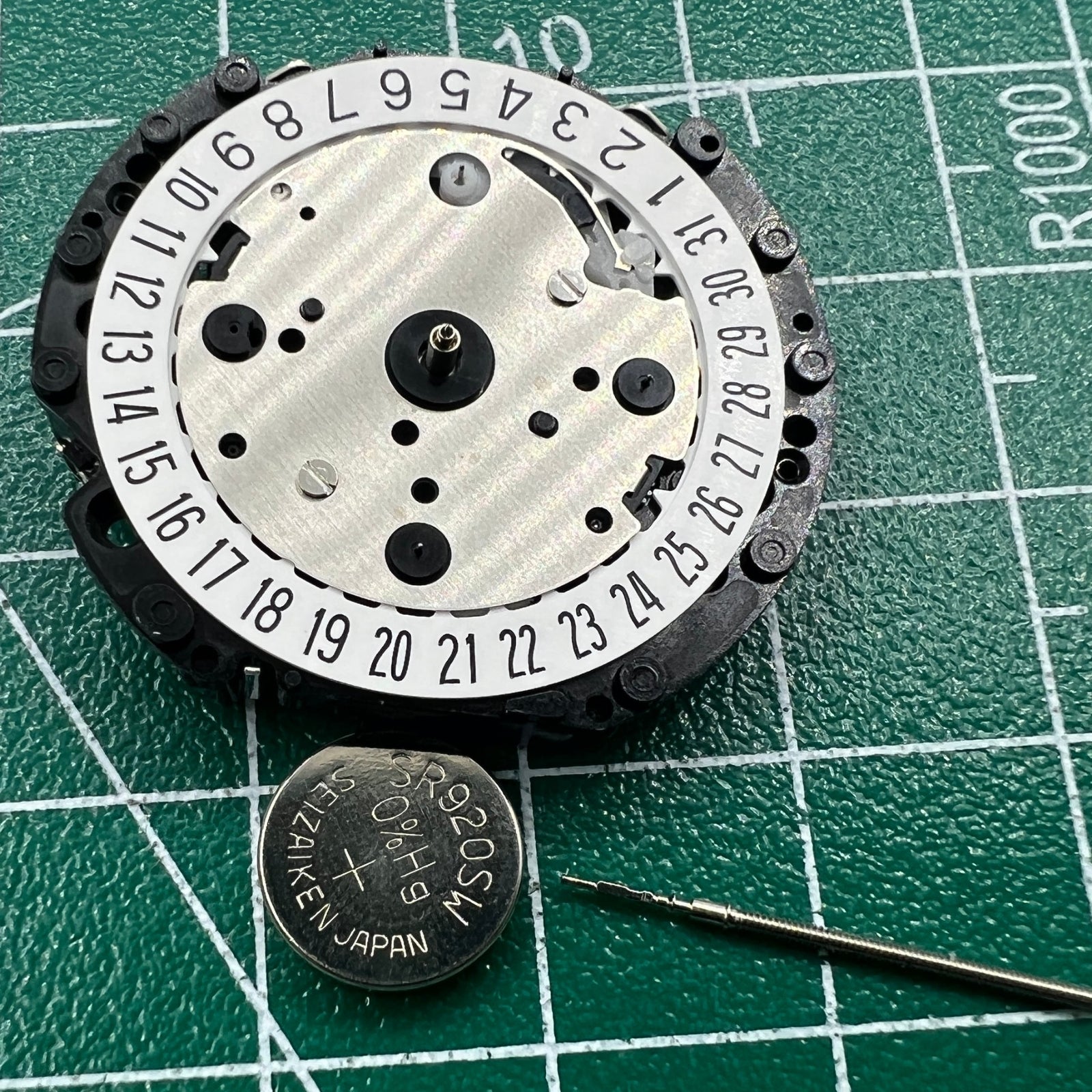 Hattori Epson VD53 quartz watch movement with date display at 6 o?clock, ideal for watch repairs