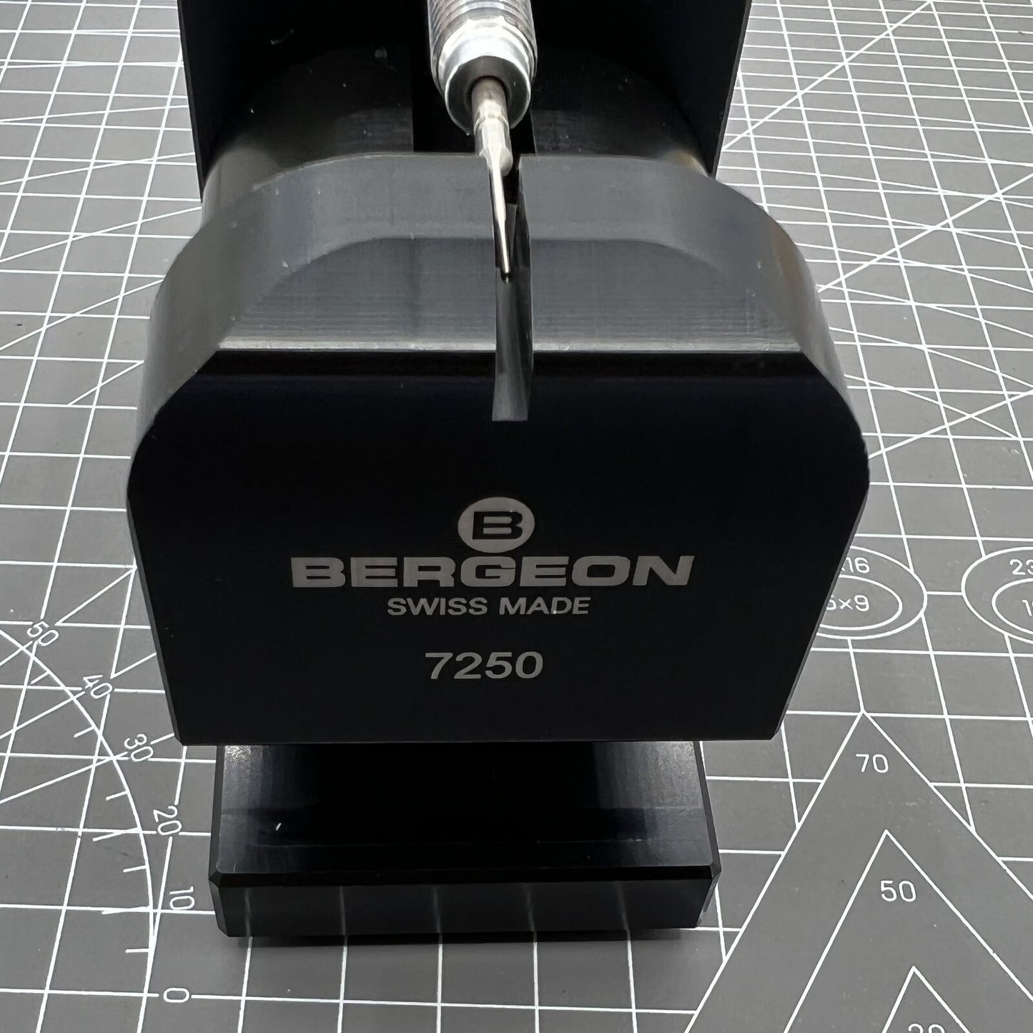 Bergeon 7250 tool for precise horizontal watch bracelet shortening and adjustment