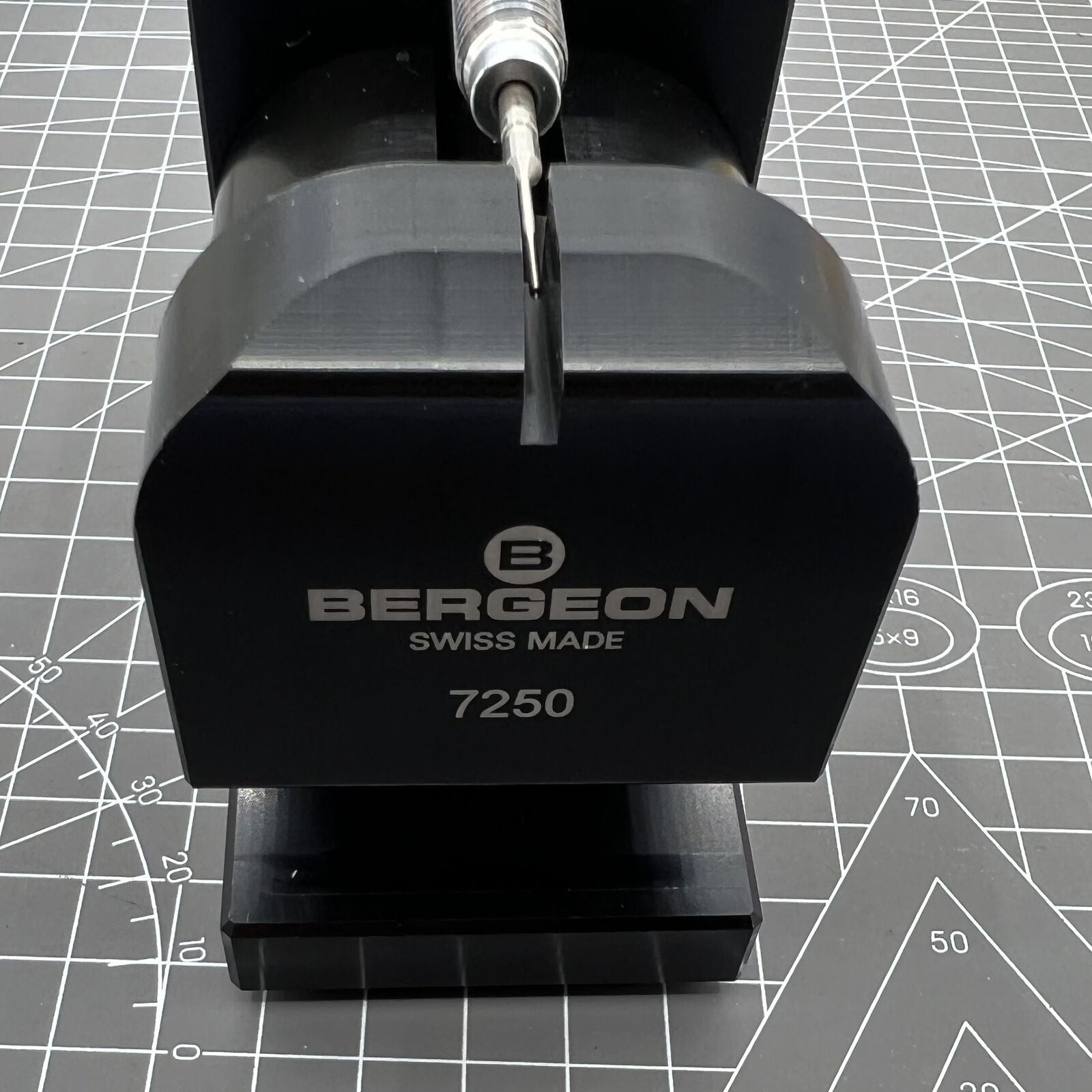 Bergeon 7250 tool for precise horizontal watch bracelet shortening and adjustment