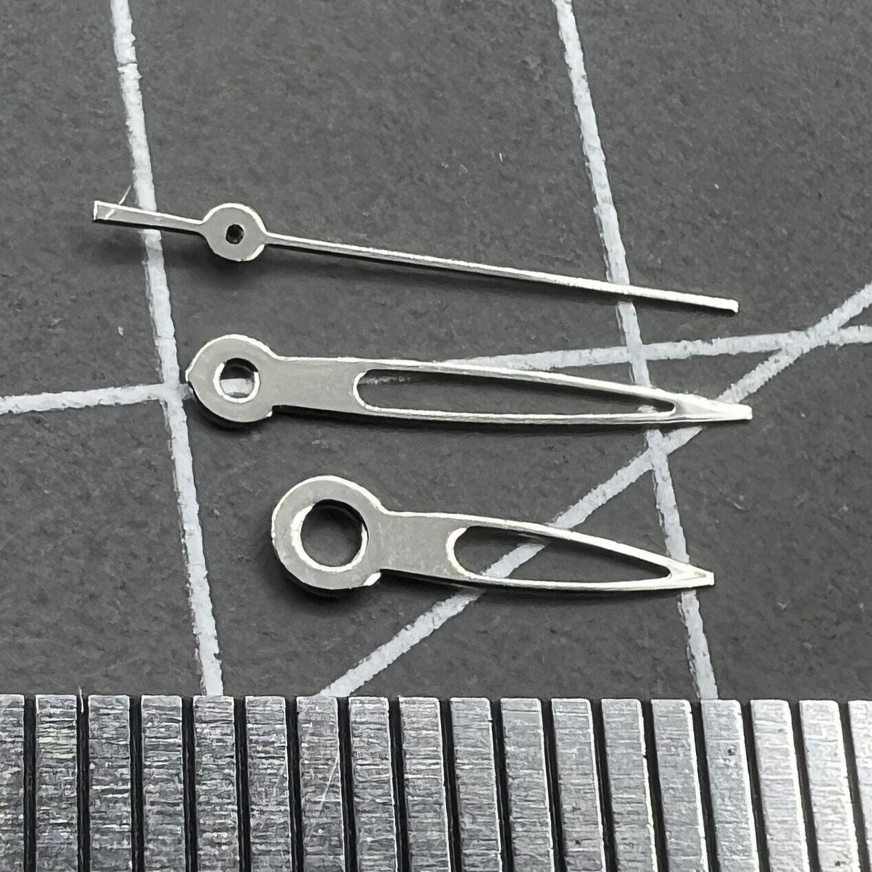 Hollow arrow-shaped watch hands for Miyota 2035 quartz movement, precise and stylish design by P1-H3-C25.