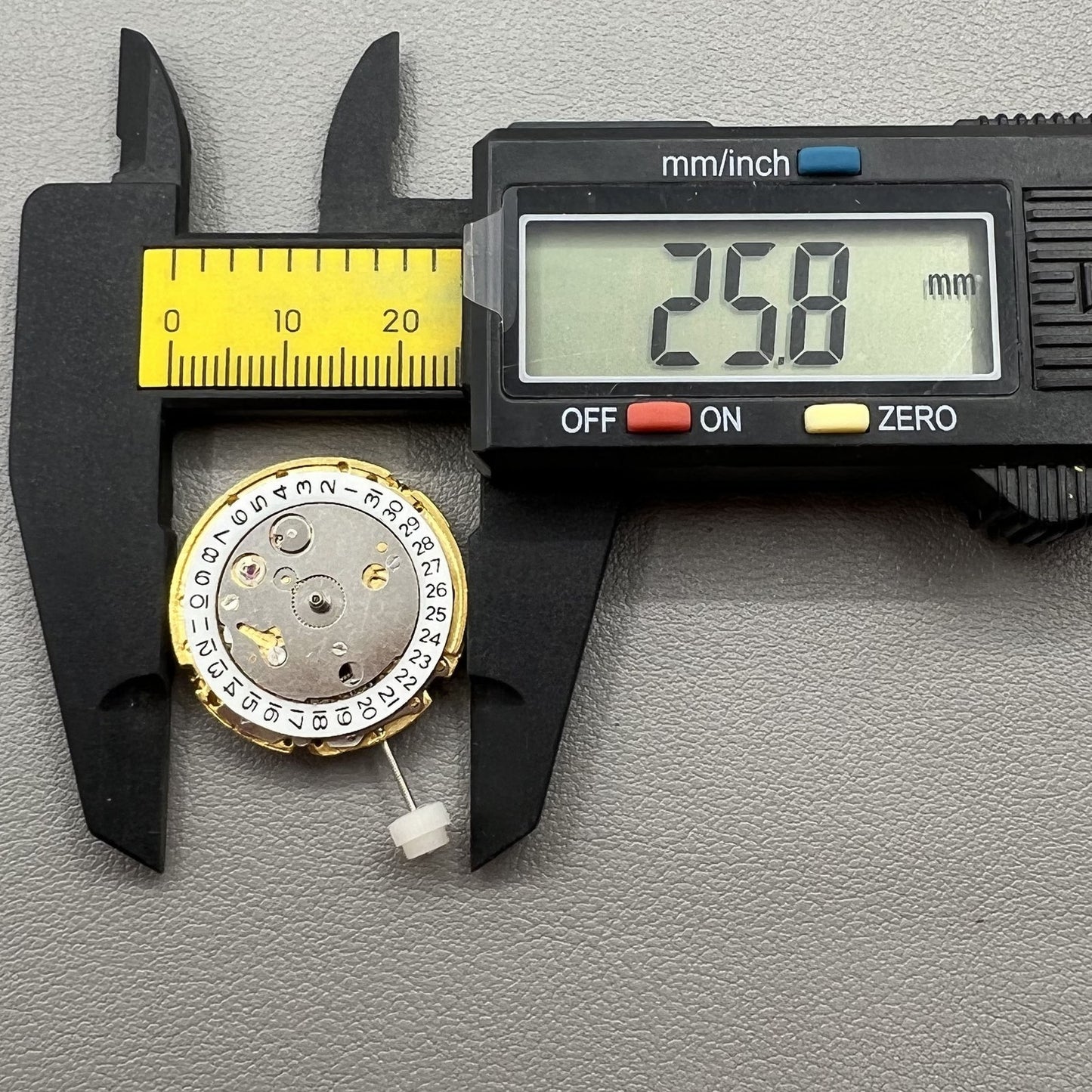 Mingzhu Golden 8205 mechanical watch movement with single calendar for precise timekeeping and repair.