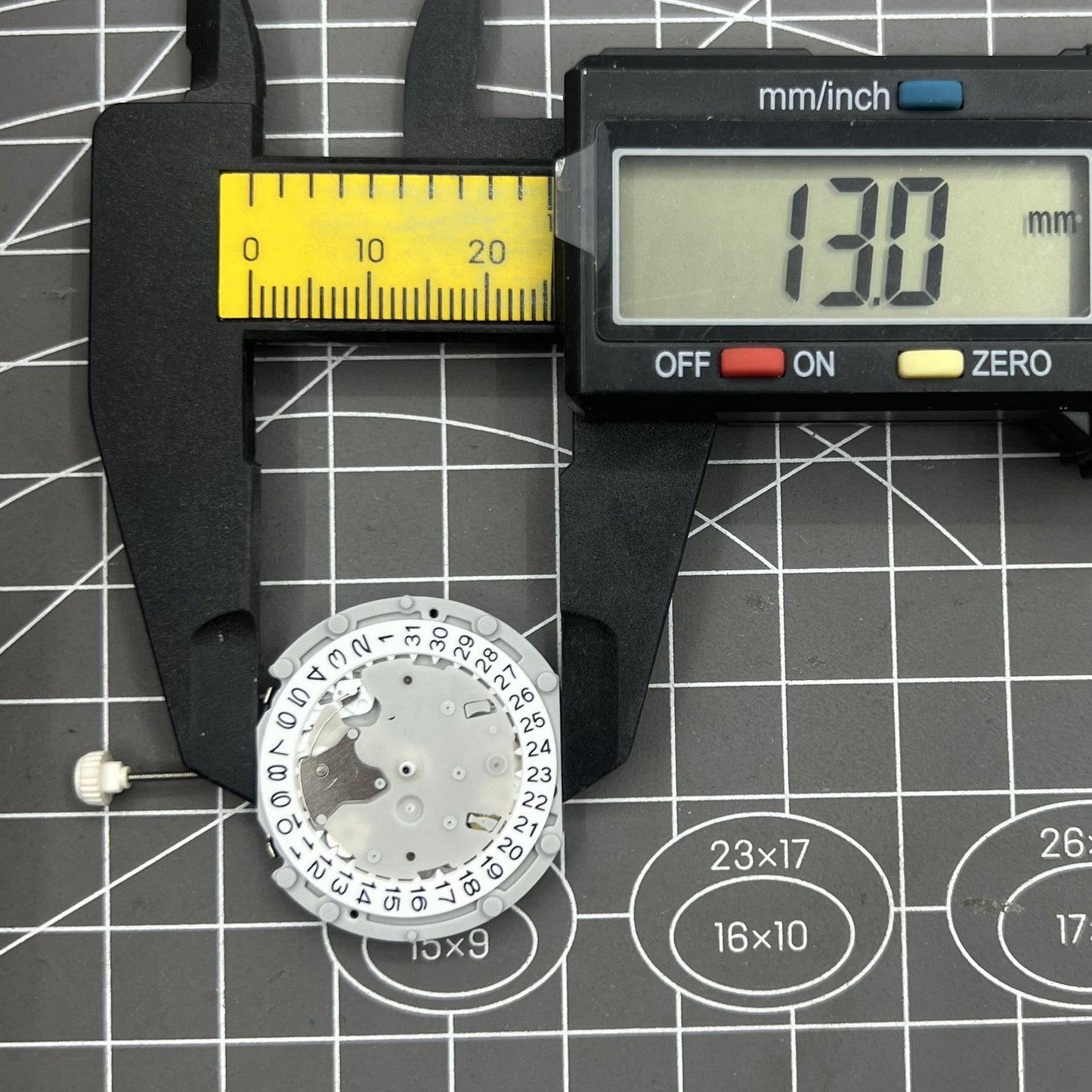Sunon PE70 3 Hands Quartz Movement Date at 3 With Small Second @3@6@9 Movement