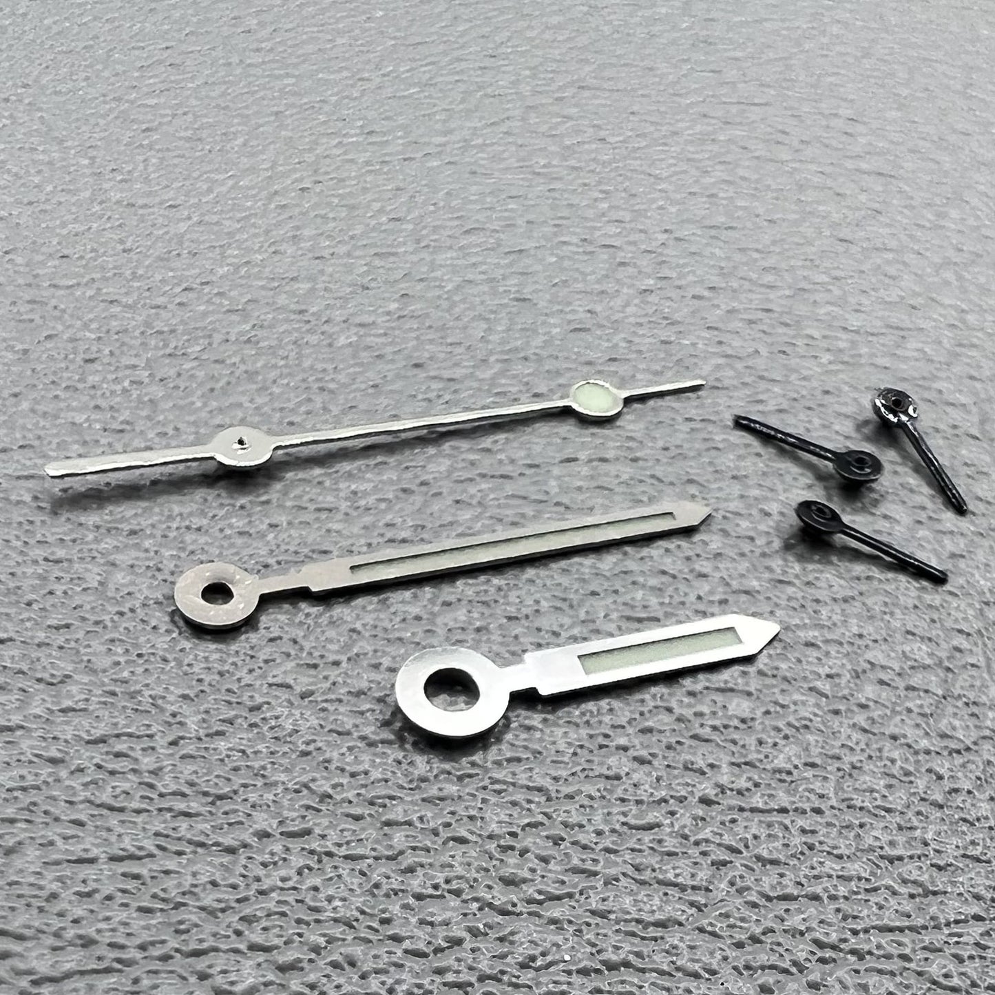 2 Sätze/Packung Uhrzeiger mit silbernem Rand und grüner Leuchtmasse für Miyota OS10 0S10 Uhrwerk 