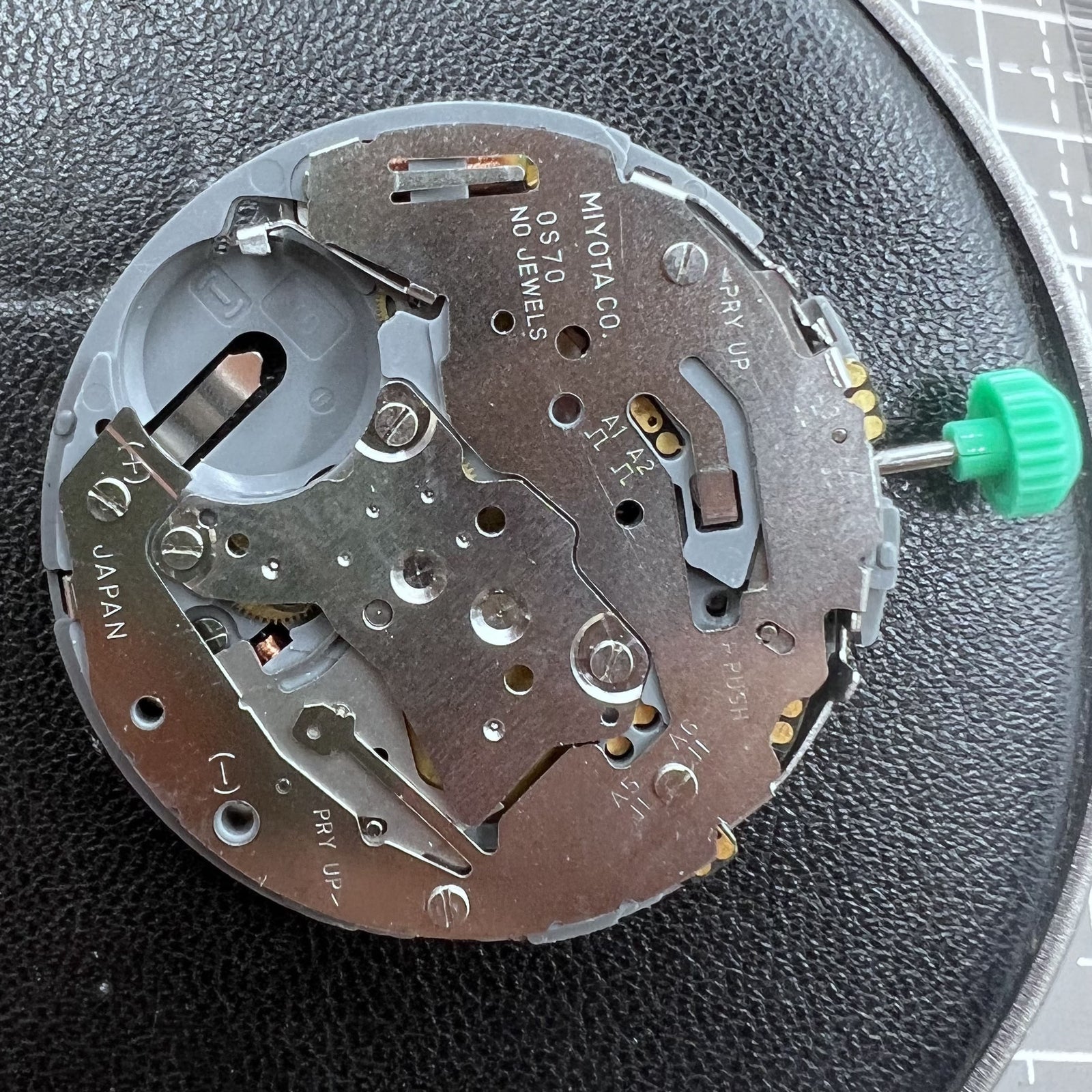 Miyota OS70 multifunctional quartz watch movement, no calendar, used condition, precise timekeeping accessory.