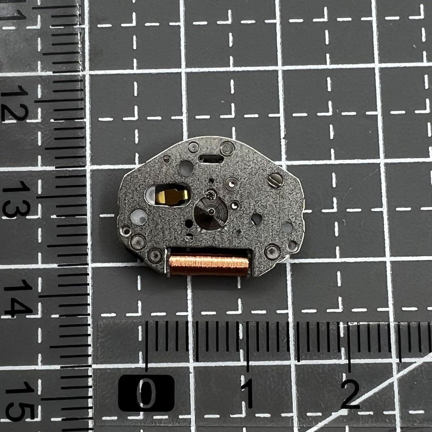 Miyota Quarzwerk 2036 watch movement with HCP stem, precise timekeeping component for watch repair.