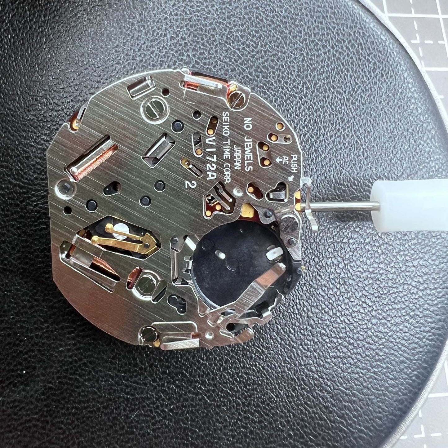 Japan Seiko Quartzwerk V172A watch accessory with precise movement for reliable timekeeping