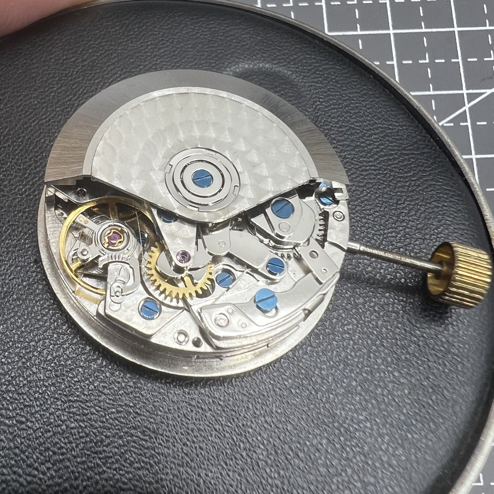 Schwarze Dandong Automatik Uhr mit 7753 mechanischem Werk, kleine Sekunde bei 9, eleganter Stil