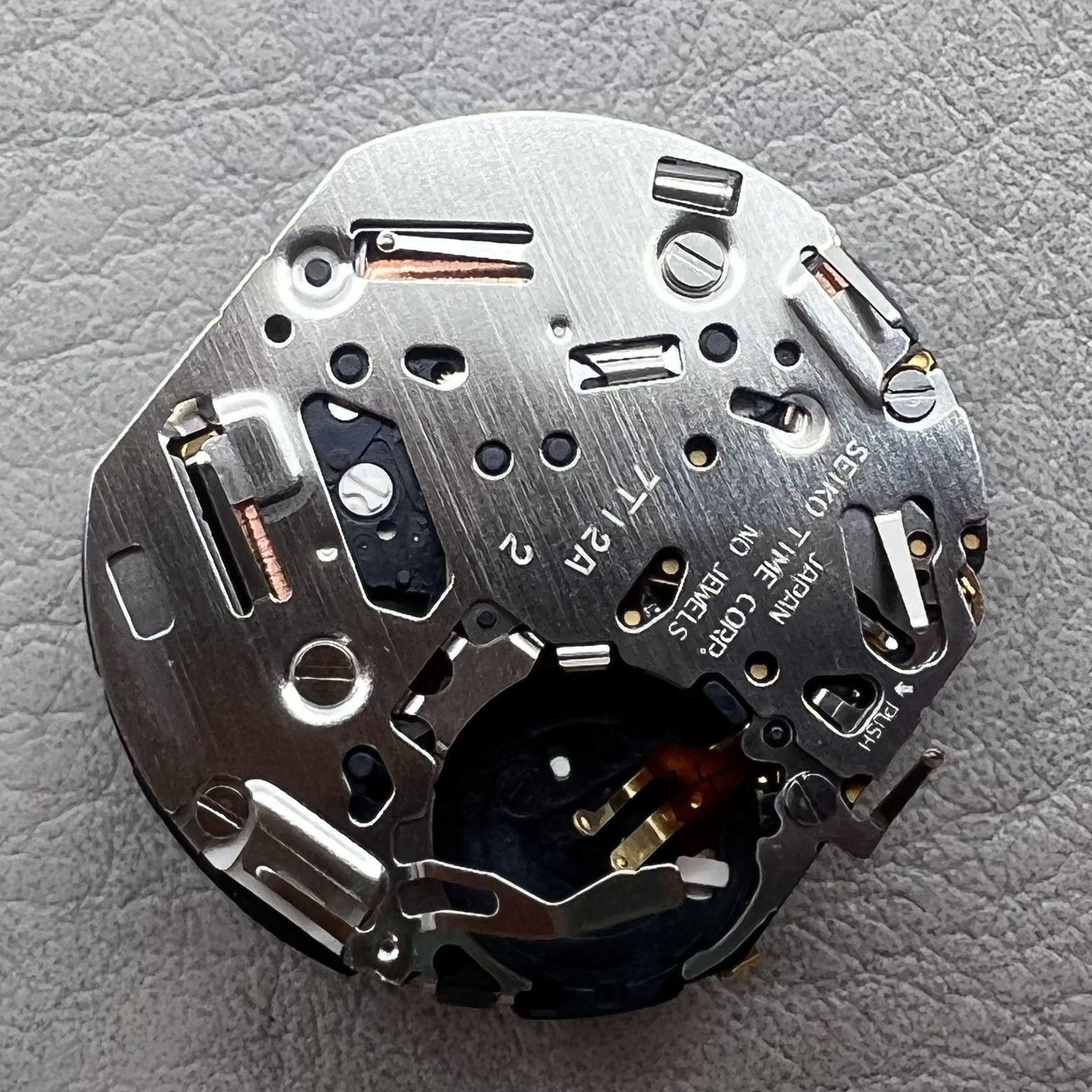 Seiko 7T12A quartz movement watch accessory with black single date display disc for precision timekeeping