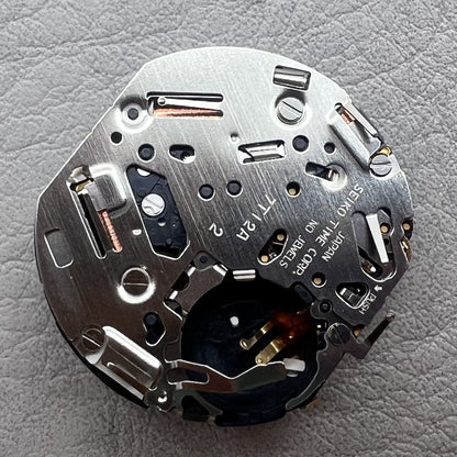 Seiko 7T12A quartz movement watch accessory with black single date display disc for precision timekeeping