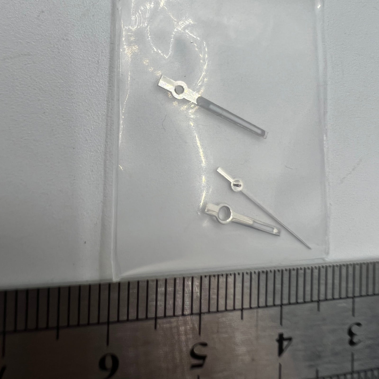 Silver-trimmed green luminous watch hands for NH35/NH36/4R/7S movements, enhancing visibility and style.