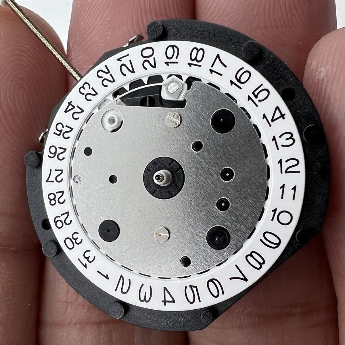 Close-up of LD53 small second quartz watch movement displaying three hands at 3, 6, and 9 o?clock positions, perfect for precise timekeeping.