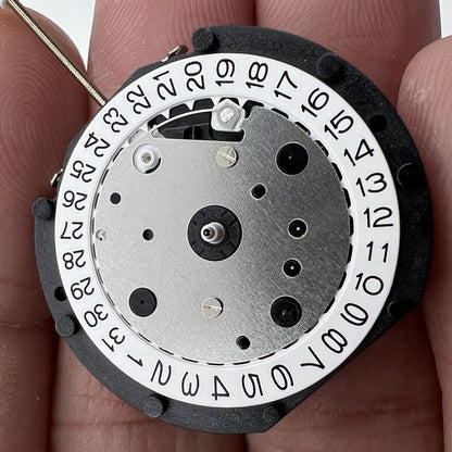 Close-up of LD53 small second quartz watch movement displaying three hands at 3, 6, and 9 o?clock positions, perfect for precise timekeeping.