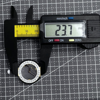 Multifunktionale Armbanduhr mit 6 Zeigern und Schweizer Ronda 3540D Quarzuhrwerk f�r pr�zise Zeitmessung.