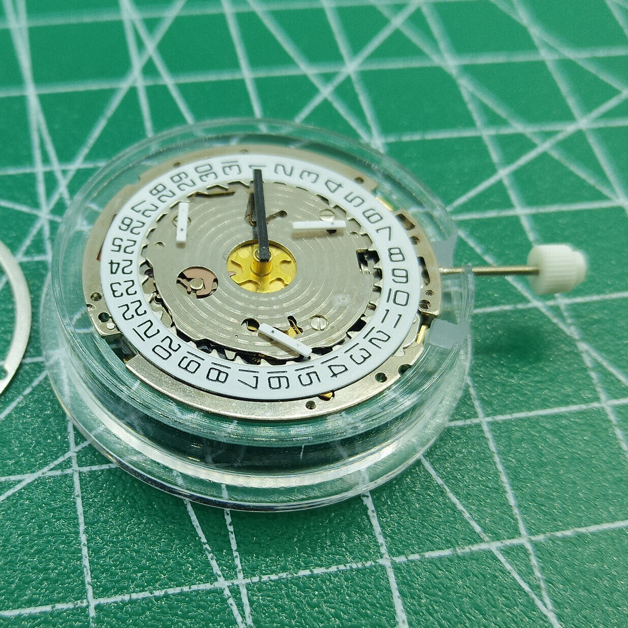 Swiss Made ISA 8171 quartz watch movement with date at 4, multifunctional, perfect for premium watch accessories.