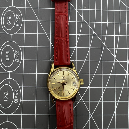 Seagull ladies watch with golden dial, 19-jewel manual mechanical movement, crafted in Tianjin, China.