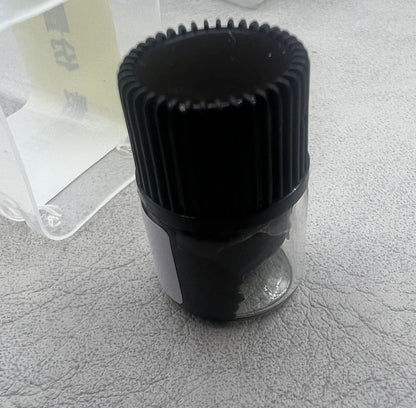 Swiss Black Mainspring Schmiermittel 0.5ml bottle for precise P125 watch movement lubrication.