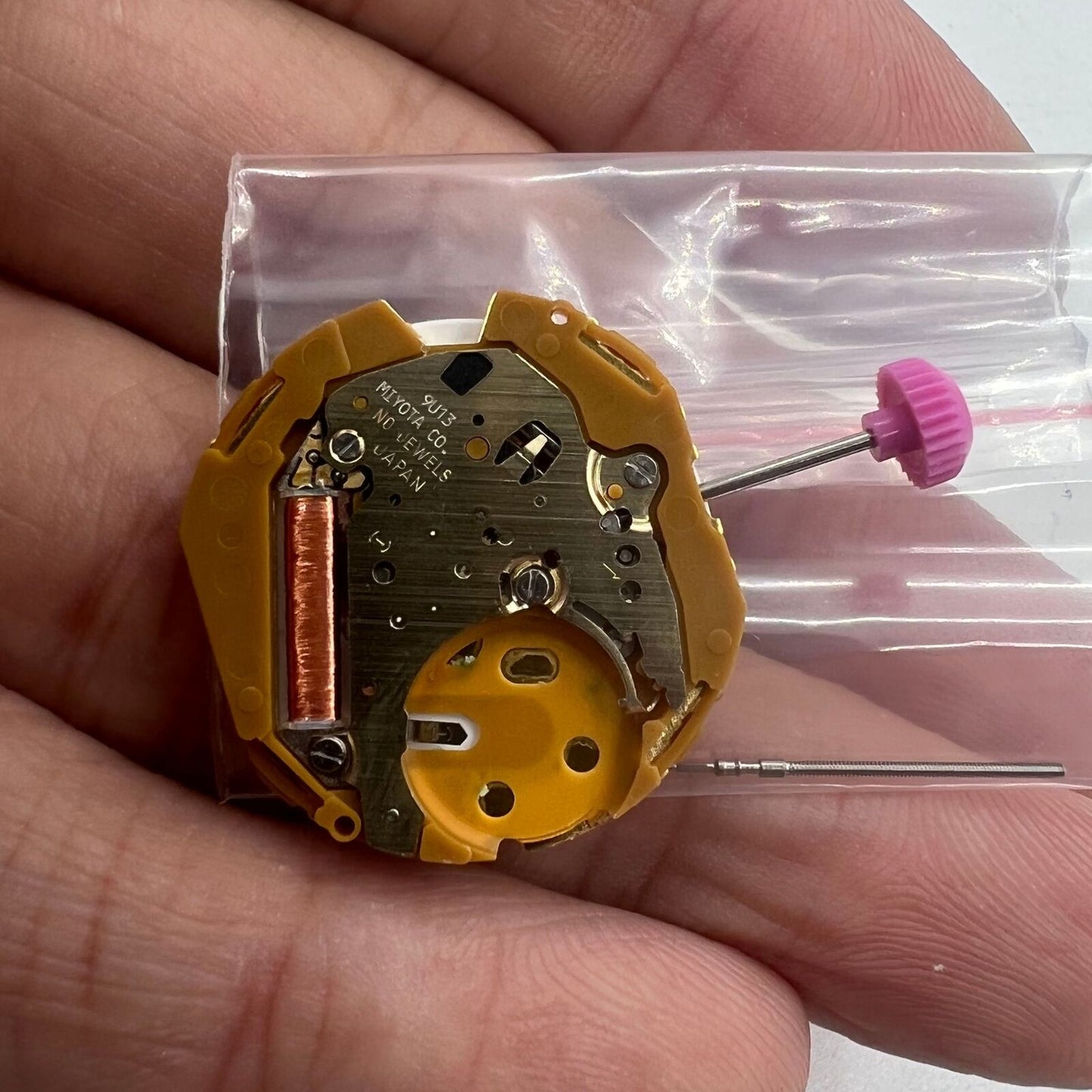 Miyota 9U13 quartz movement with date display at 3 o'clock for accurate watch accessory timing