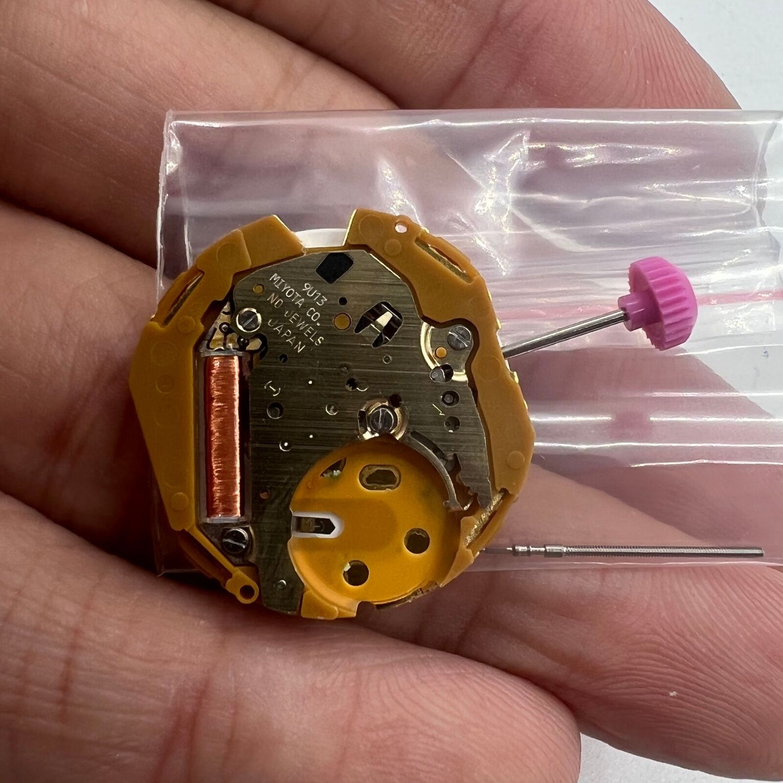 Miyota 9U13 quartz movement with date display at 3 o'clock for accurate watch accessory timing