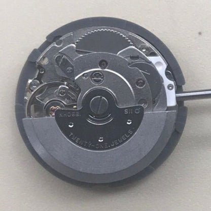 Epson NH06A watch movement with double calendar, date at 3 o'clock, Japan-made precision