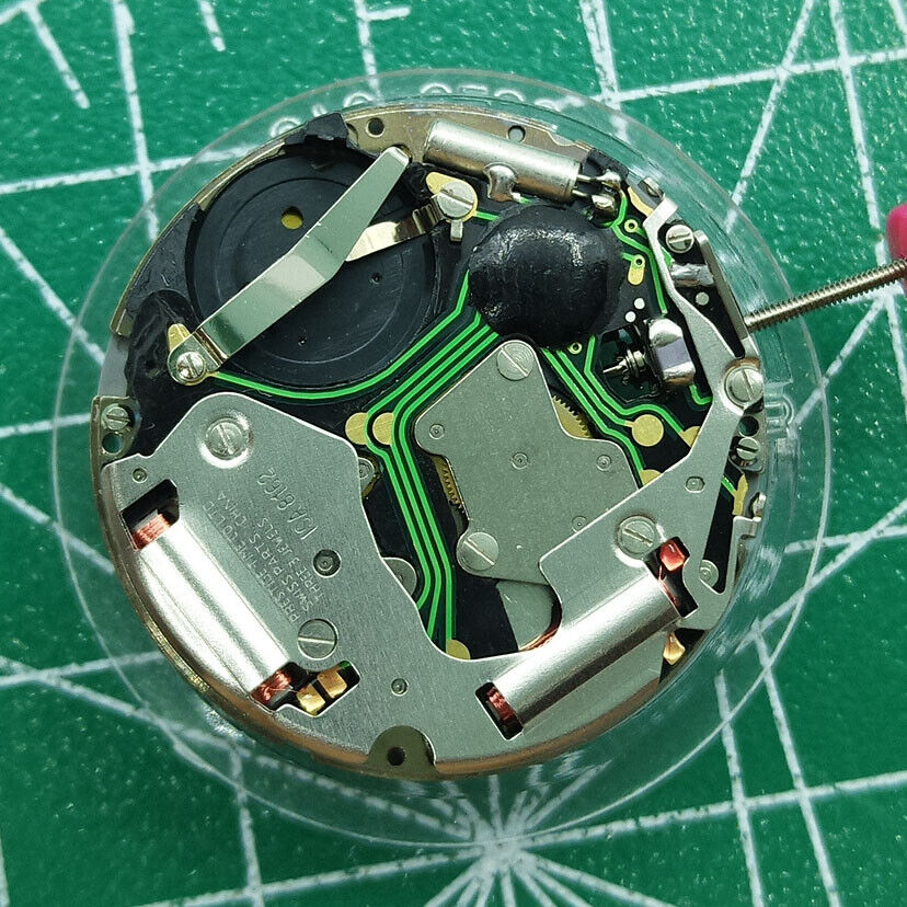 Swiss ISA 8162 quartz watch movement with date at 6, precision replacement for reliable timekeeping.