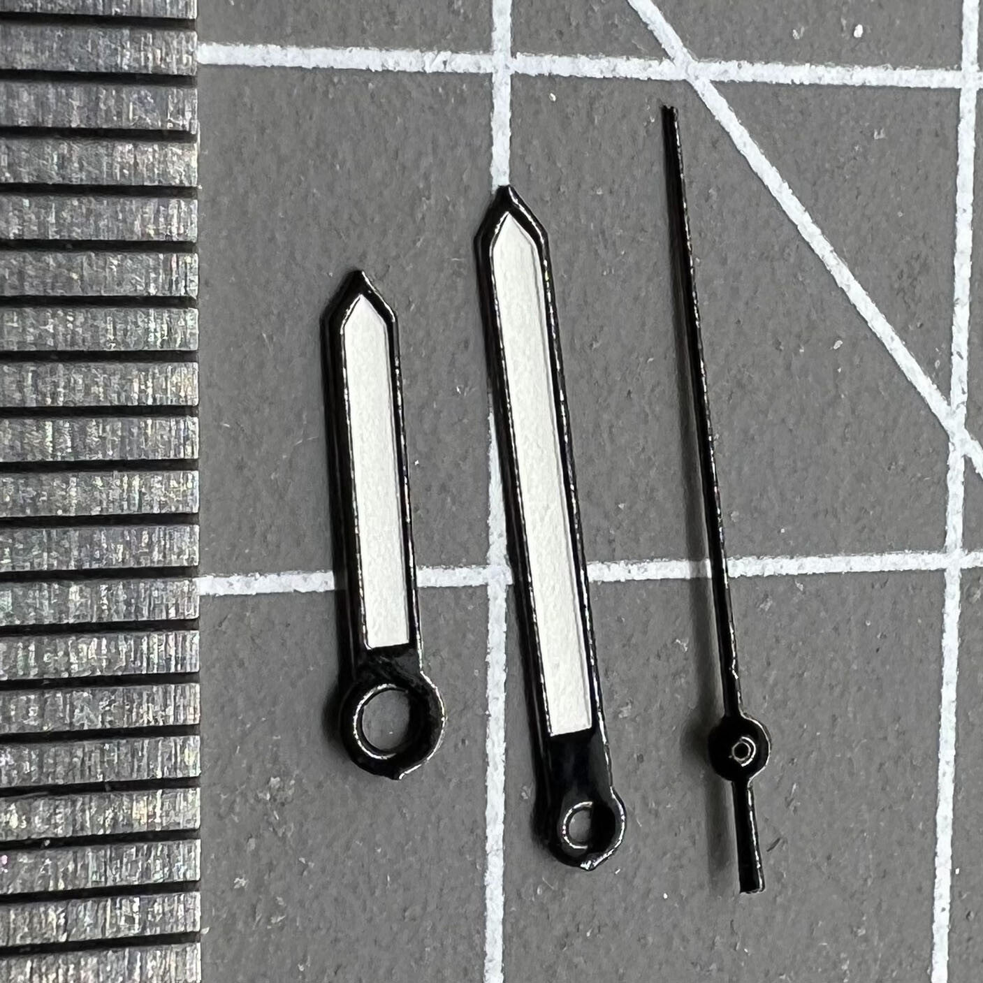 Luminous black trim watch hands compatible with Miyota 2035 quartz, enhancing style and readability.