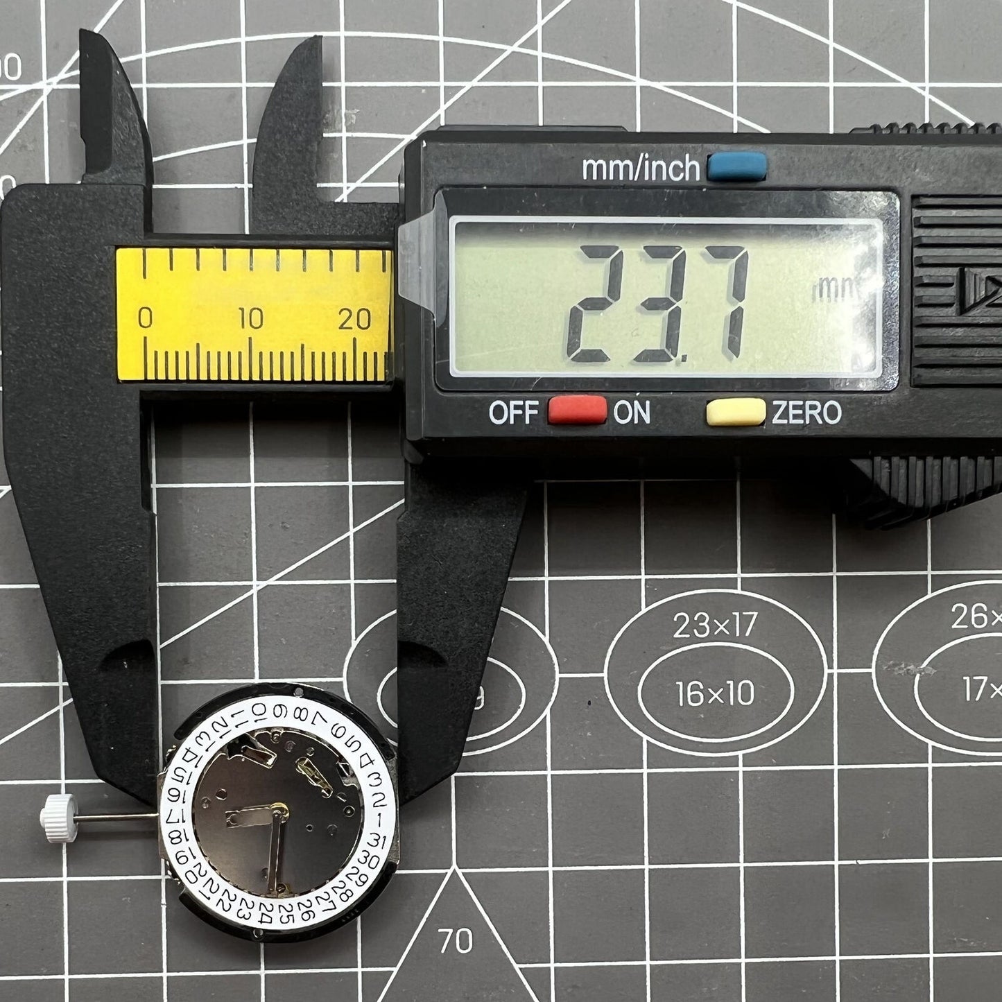 Swiss Made Ronda 3540D quartz movement, precision timekeeping for luxury watch accessories.