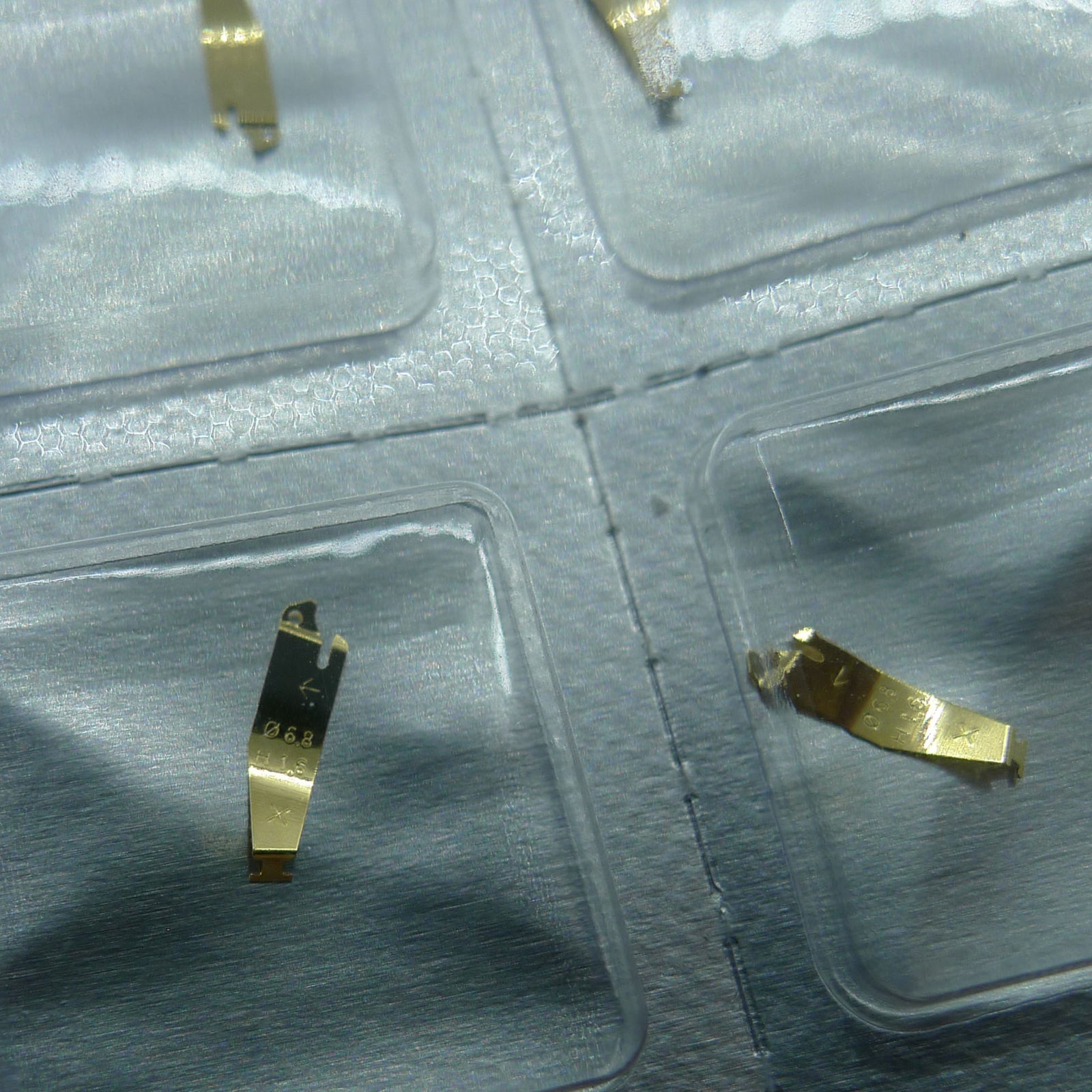 Wholesale ETA976.001 battery fixing plate for quartz watch movements, ideal for precision watch repairs.