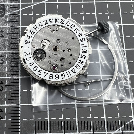 Miyota/Citizen 8215 automatic watch movement with white dial and date at 6 o'clock, ideal for watch accessories.
