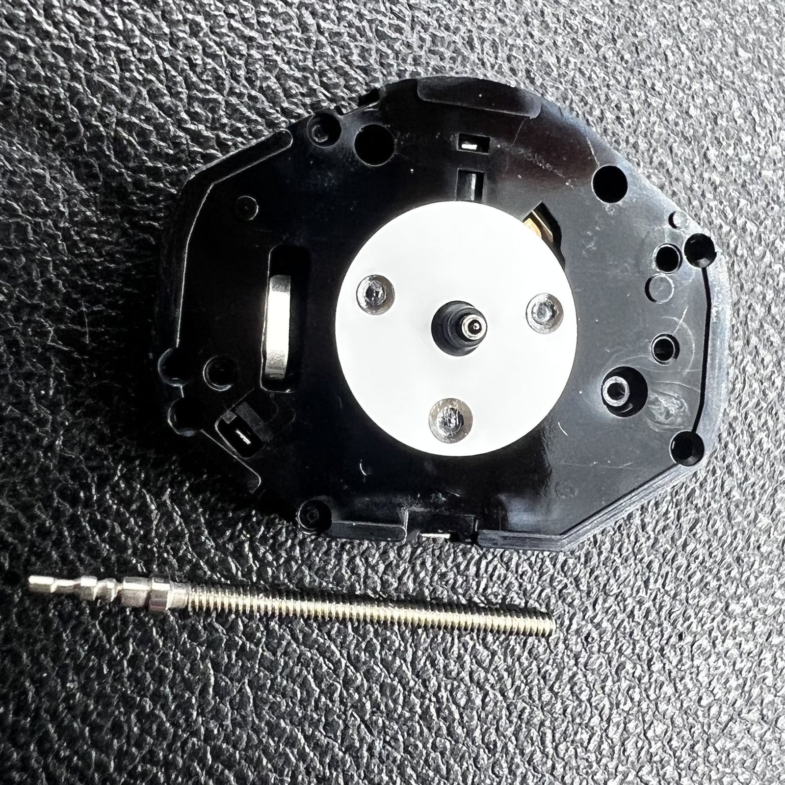 Hattori Epson PC21 quartz watch movement for precise timekeeping in wristwatches.