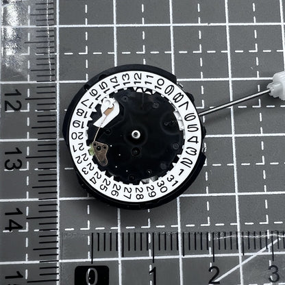 2 Stück Sunon PE81 Quarzuhrwerk mit 3 Zeigern und Datumsanzeige bei 3 Uhr