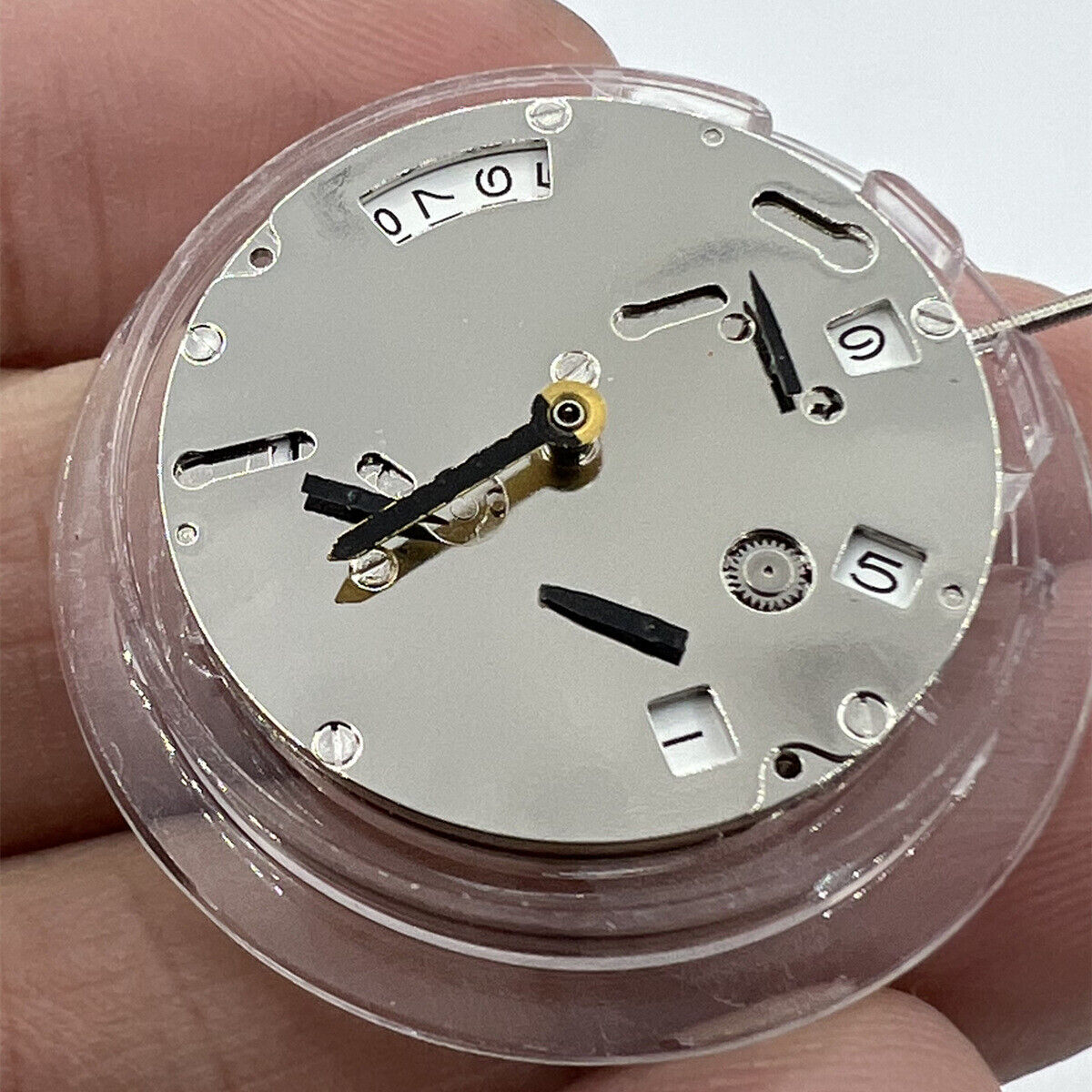 China Made NN 8205 8215 automatic mechanical watch movement with single calendar feature for precise timekeeping