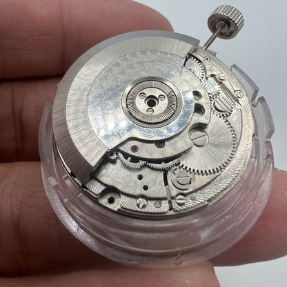 Seagull ST2551 automatic watch showing mechanical movement, 3 hands, and date at 3 o'clock.