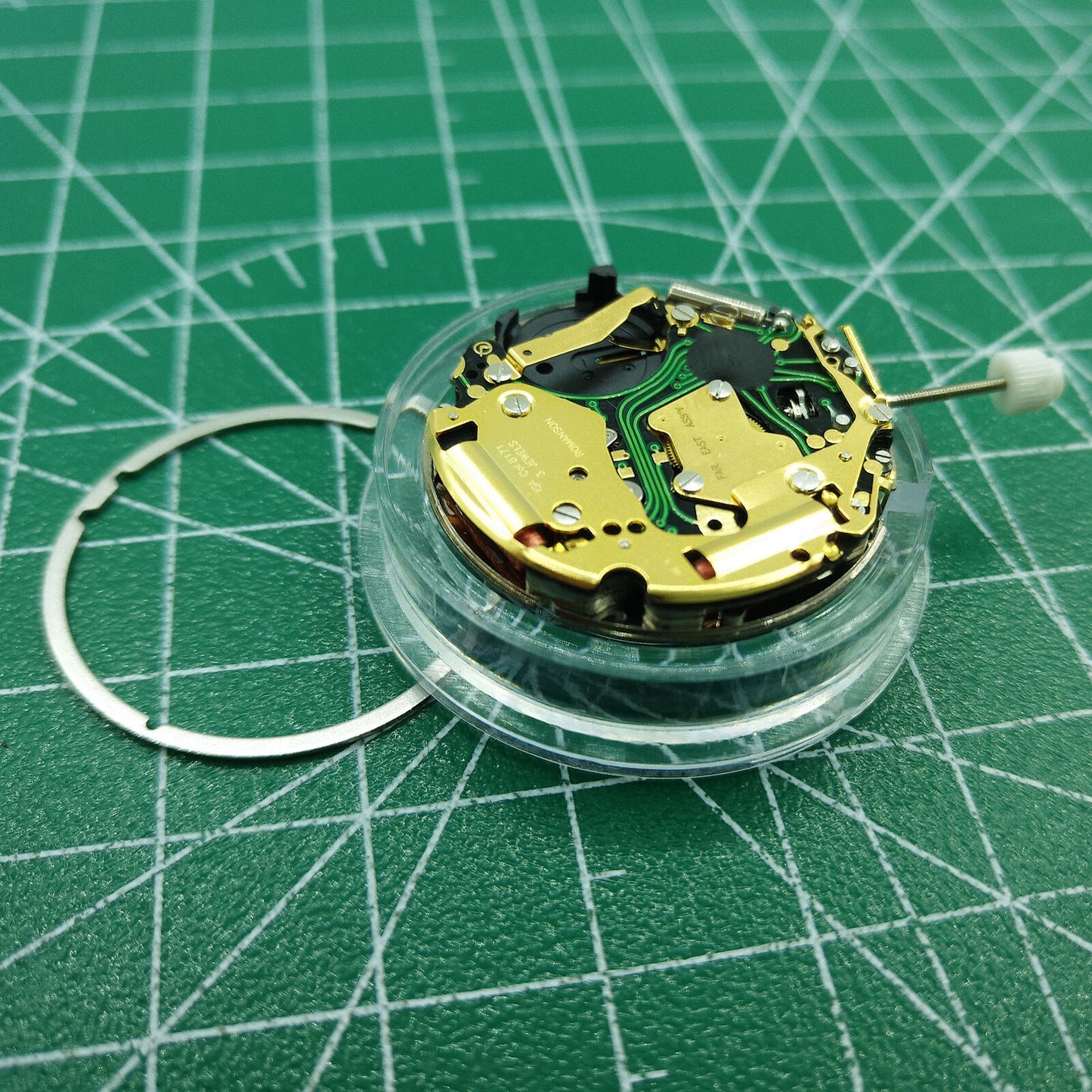 Swiss Made ISA 8171 quartz watch movement with date at 4, perfect for premium watch accessory replacements.