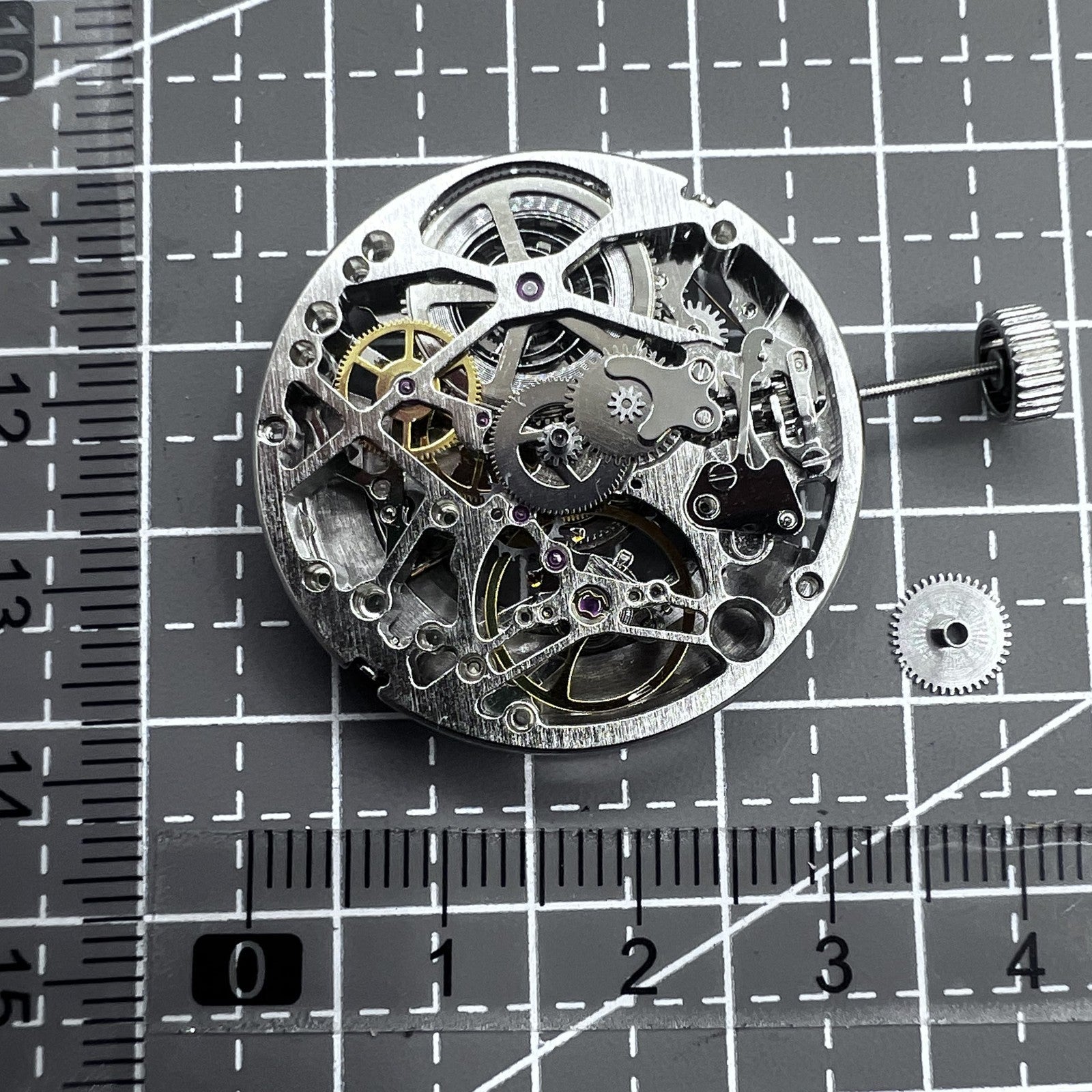 Tianjin Automatikwerk watch mechanism with 24 jewels, hand-engraved silver hollow design for premium watch accessories.