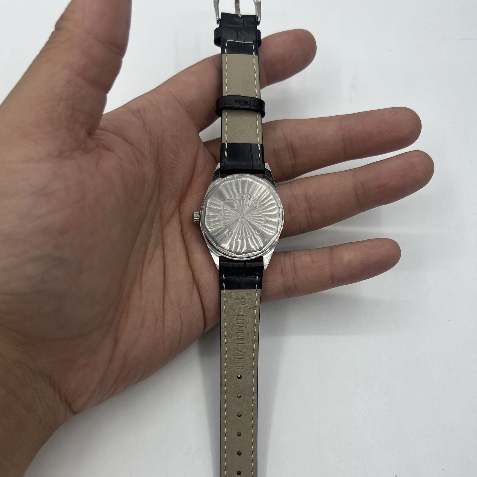 HONGLIAN 32mm manual mechanical watch with 17 jewels, Roman numeral dial, and elegant classic design.