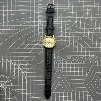 Black Dandong manual mechanical watch with 17 jewels, single calendar, and golden dial for elegant timekeeping.