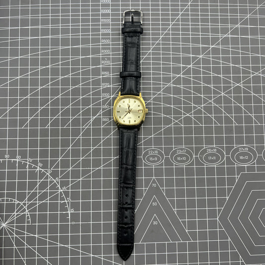 Black Dandong manual mechanical watch with 17 jewels, single calendar, and golden dial for elegant timekeeping.