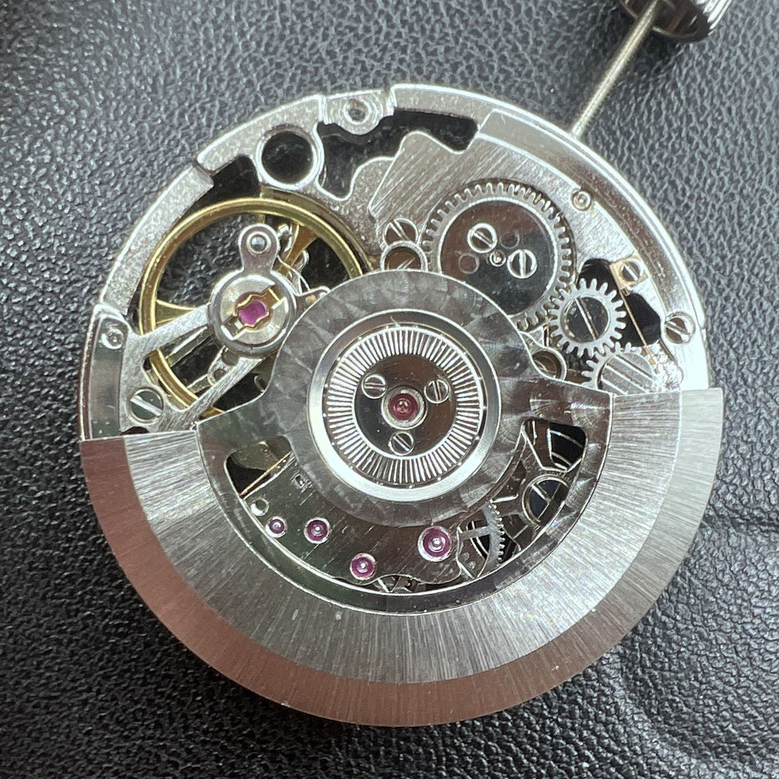 Tianjin Automatikwerk watch mechanism with 24 jewels, hand-engraved silver hollow design for premium watch accessories.