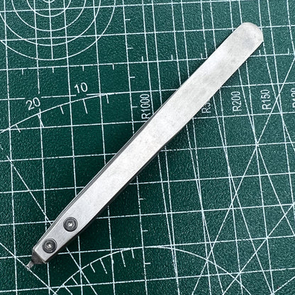 Bergeon 7825 spring bar tweezer designed for precise lug removal in watch repairs.