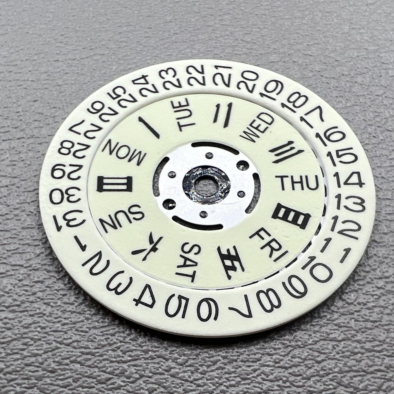 Seiko NH36 Uhrwerk Wochenscheibe mit wei�er Datumsanzeige und gr�ner Leuchtkraft