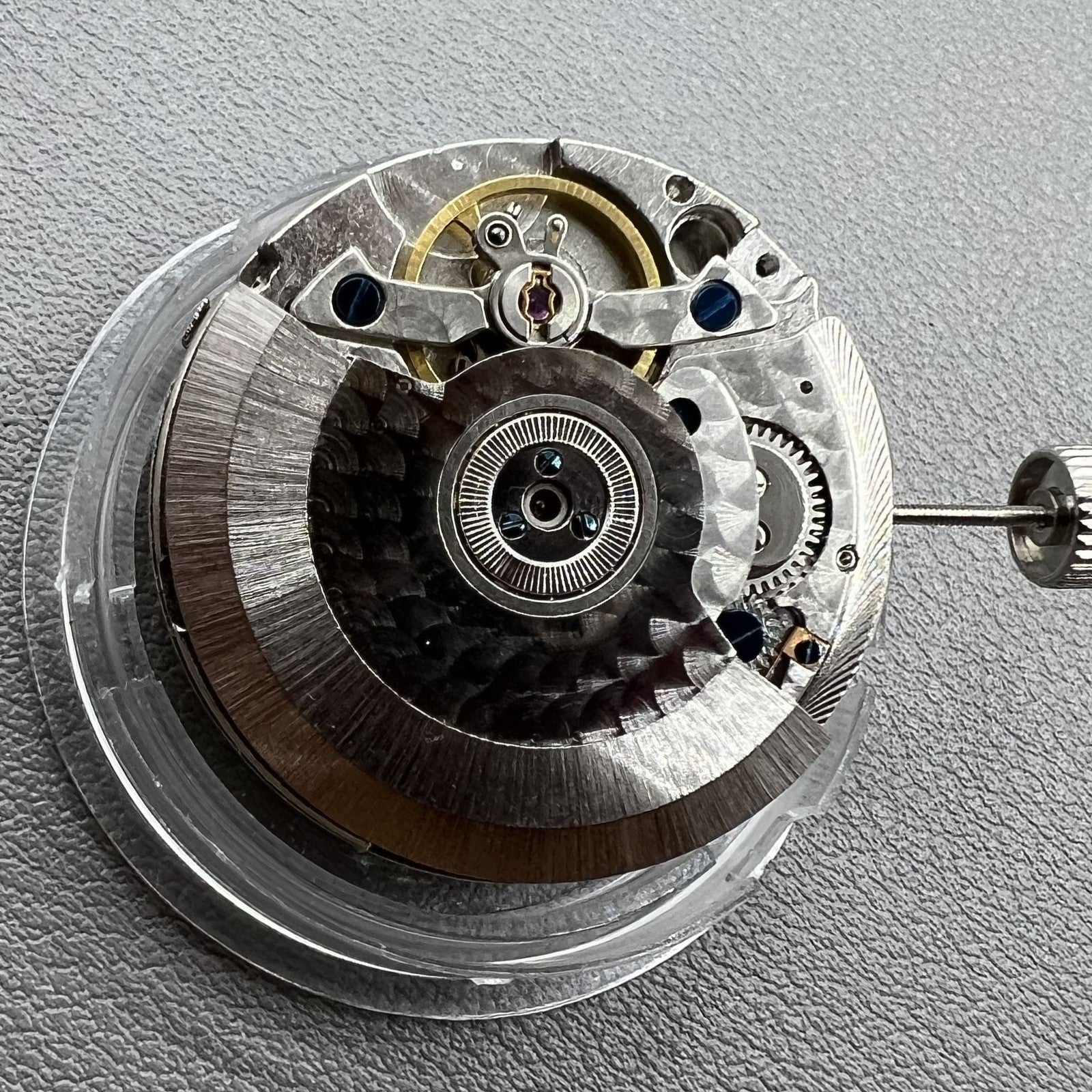 ST25 mechanisches Automatik-Uhrwerk mit Multifunktion und Zweizeitzonenanzeige, ideal f�r Reisende.