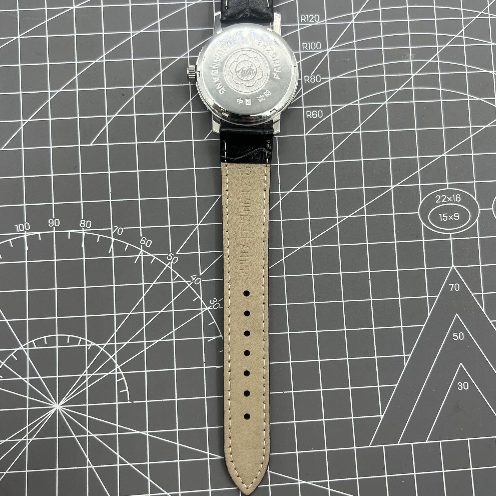 37mm Baihua manual mechanical watch with silver dial, 19 jewels, shock-resistant for long-lasting performance.